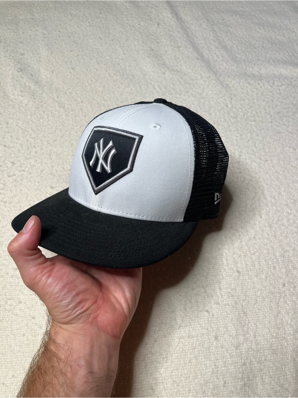 New Era 9Fifty MLB New York Yankees White Trucker Snapback Hat Cap OSFM Jersey